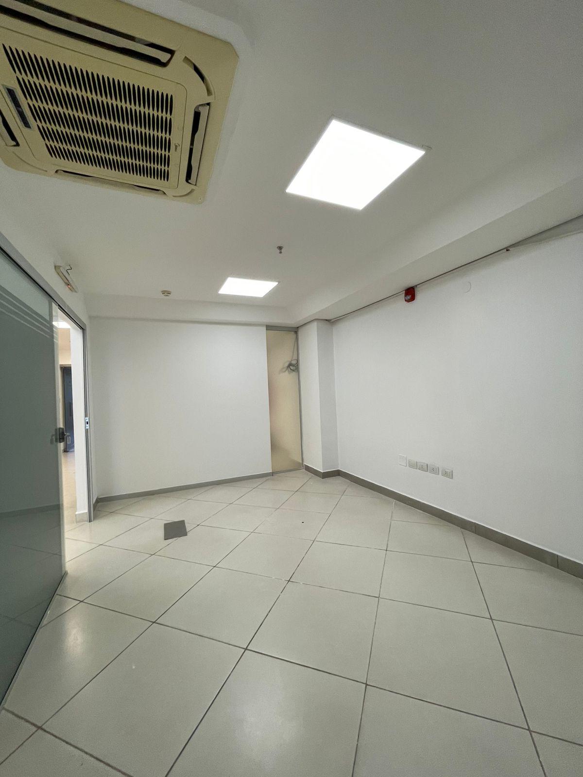 Villamorra En Alquiler Oficina De 150 M2 A Pasos De Varios Centros Comerciales — foto 2