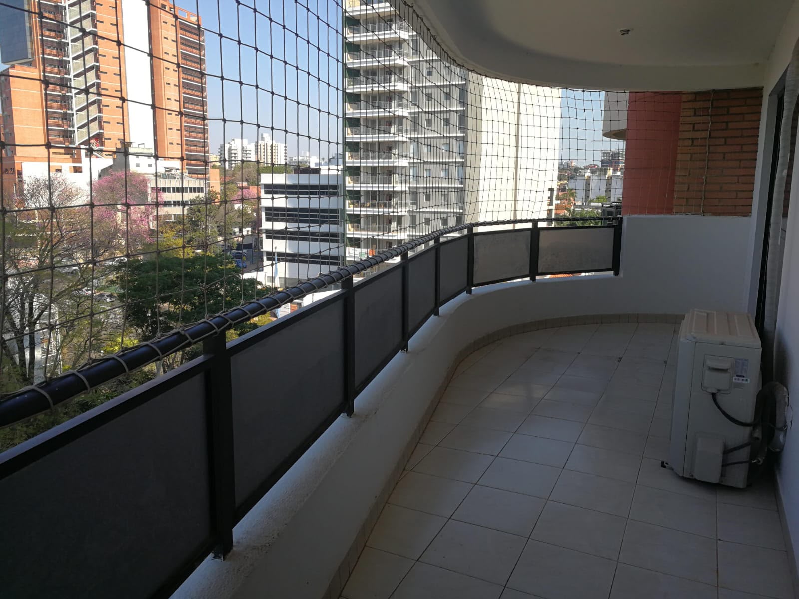 EN VENTA- Departamento de 3 dormitorios en suite en el barrio Las Mercedes — foto 2