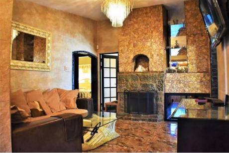 Venta De Casa 3 Dormitorios + Local Comercial, En El Pinar, Canelones