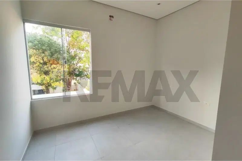 DÙPLEX EN LUQUE ESTILO TOSCANO — foto 3