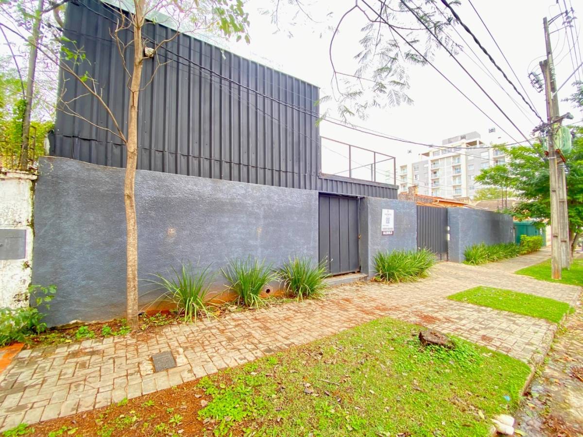 En alquiler de Show Room Con Oficinas y Tinglado o Deposito en Bo. Los Laureles — foto 2