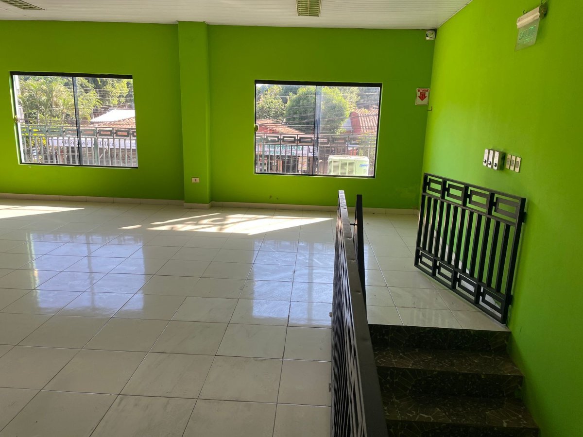 ALQUILO SALÓN COMERCIAL CON DEPOSITO EN SAN LORENZO REDUCTO — foto 3