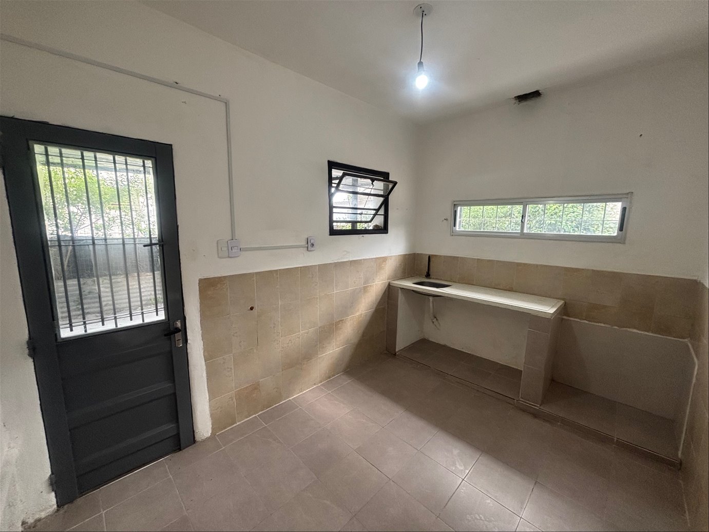 Traspaso de Alquiler, dos dormitorios, cochera, jardín en Colón · Foto 10