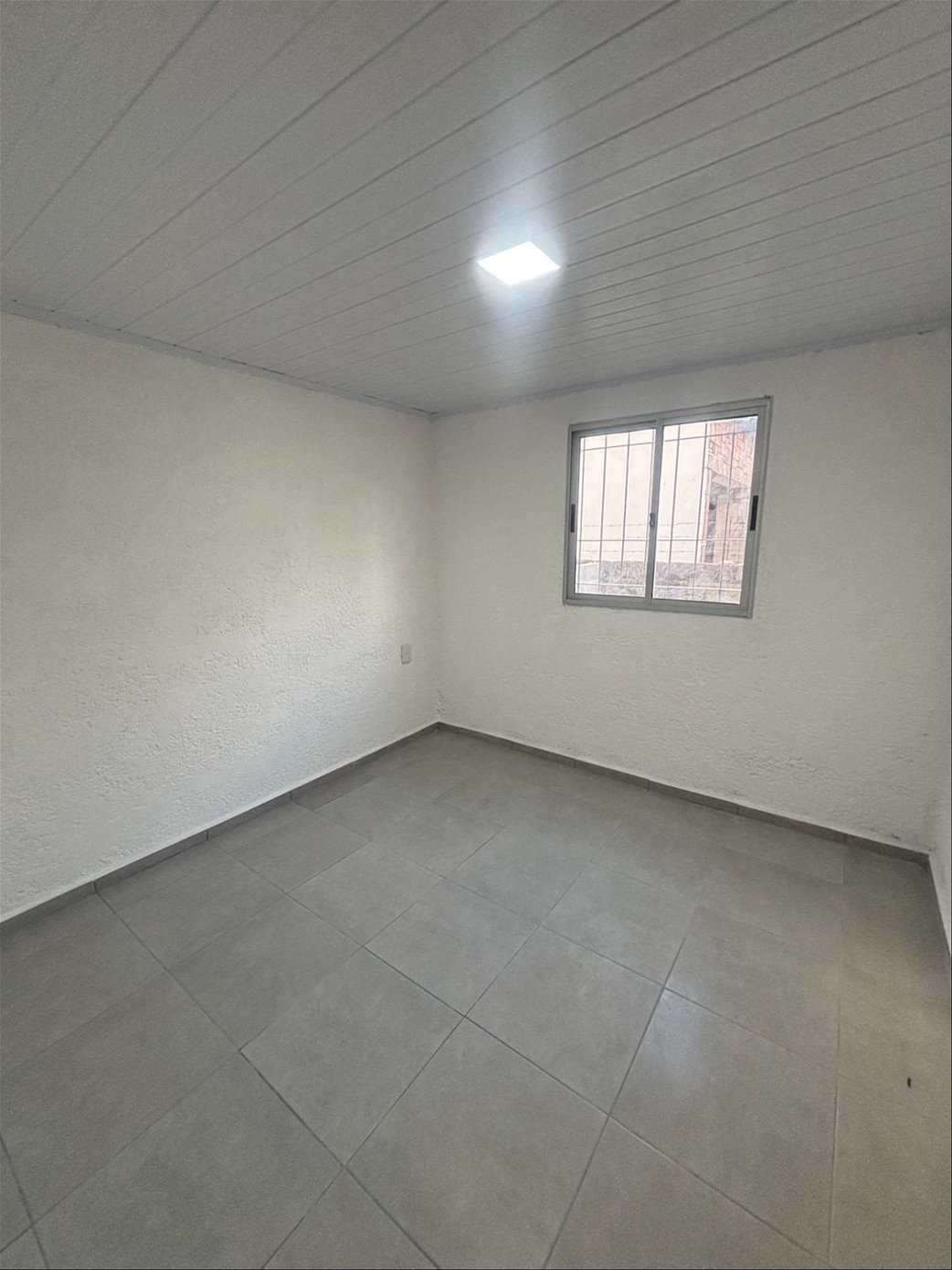 Casa en alquiler en Colón. Dos dormit, patio y lugar para coche. · Foto 8