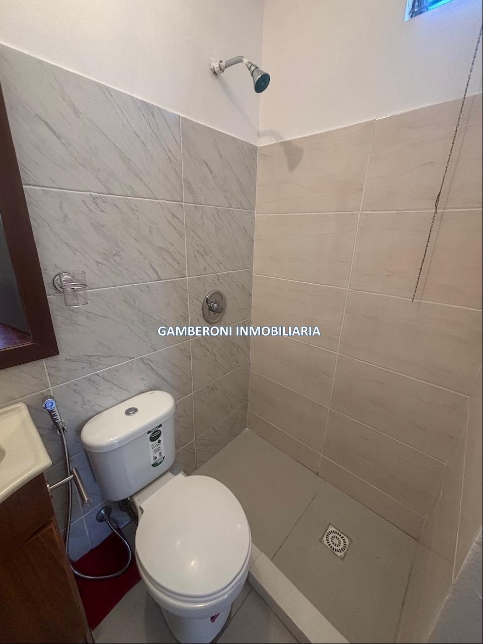 Casa en barrio Lezica. Tres dormit. Lugar para coche. · Foto 11