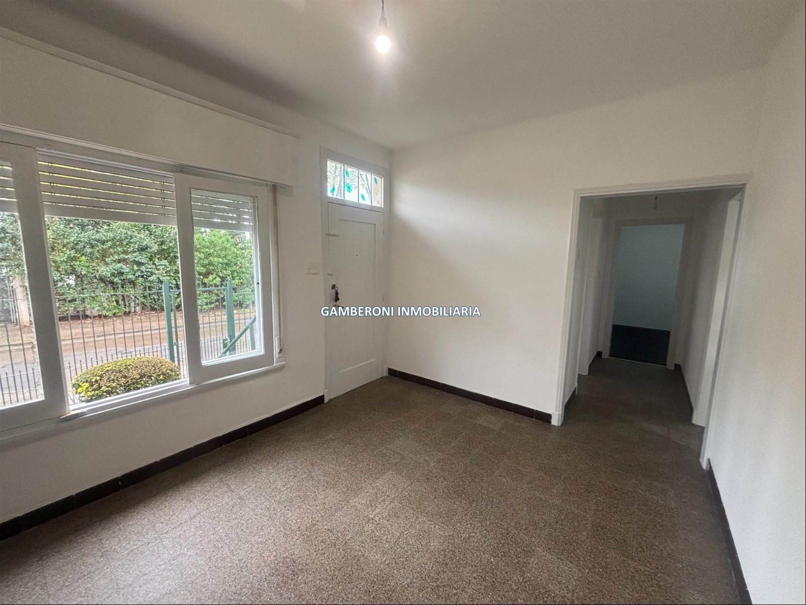 Casa para Oficinas, consultorios o simliar.