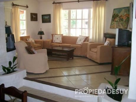 Casa En Alquiler De 2 Dormitorios - 2 Baños En La Barra