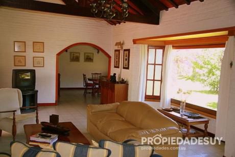 Casa En Alquiler De 3 Dormitorios Y Dep. Servicio - 2 Baños En Punta Del Este