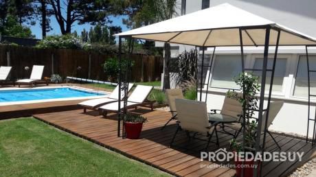 Casa En Alquiler De 4 Dormitorios Y Dep. Servicio - 3 Baños En Punta Del Este