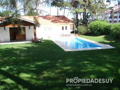 Casa En Alquiler De 5 Dormitorios - 4 Baños En Punta Del Este