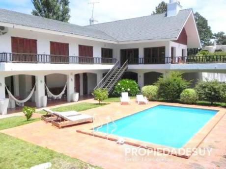 Casa En Alquiler Y Venta De 6 Dormitorios - 6 Baños En Punta Del Este