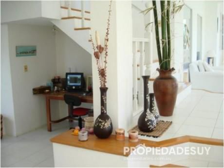 Casa En Venta De 10 Dormitorios - 8 Baños En Balneario Buenos Aires