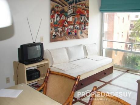 Departamento En Alquiler De 2 Dormitorios - 2 Baños En Punta Del Este