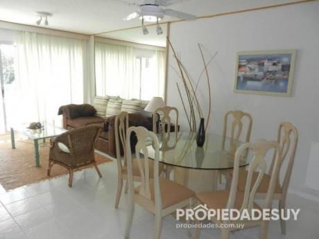 Departamento En Alquiler De 2 Dormitorios - 2 Baños En Punta Del Este