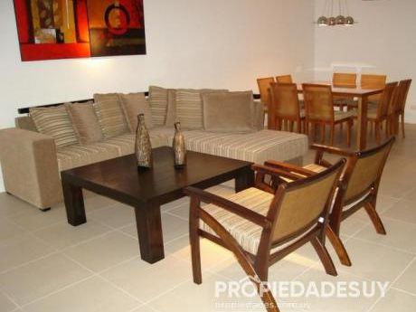 Departamento En Alquiler De 2 Dormitorios Y Dep. Servicio - 4 Baños En Punta Del Este