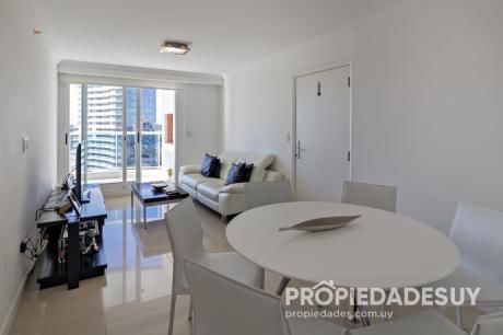 Departamento En Alquiler De 2 Dormitorios - 3 Baños En Punta Del Este
