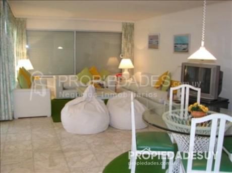 Departamento En Alquiler De 3 Dormitorios Y Dep. Servicio - 4 Baños En Punta Del Este