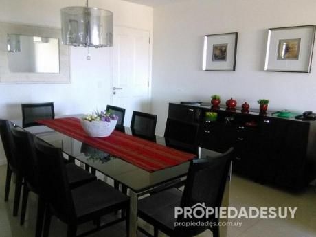 Departamento En Alquiler De 3 Dormitorios - 2 Baños En Punta Del Este