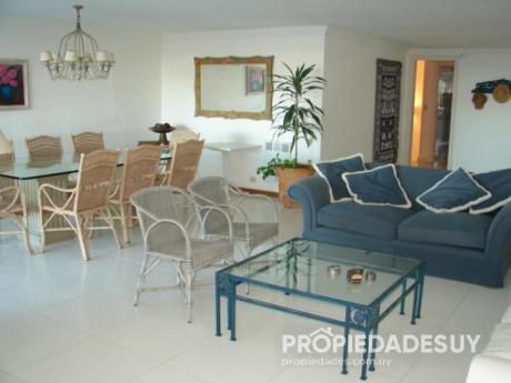 Departamento En Alquiler De 4 Dormitorios Y Dep. Servicio - 6 Baños En Punta Del Este