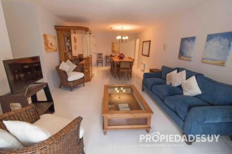 Departamento En Alquiler Y Venta De 3 Dormitorios Y Dep. Servicio - 2 Baños En Punta Del Este