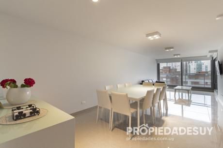 Departamento En Venta De 2 Dormitorios - 3 Baños En Punta Del Este