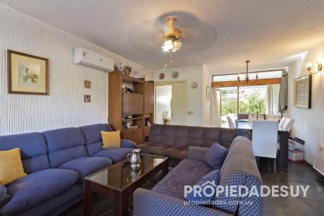 Departamento En Venta De 2 Dormitorios - 1 Baños En Punta Del Este