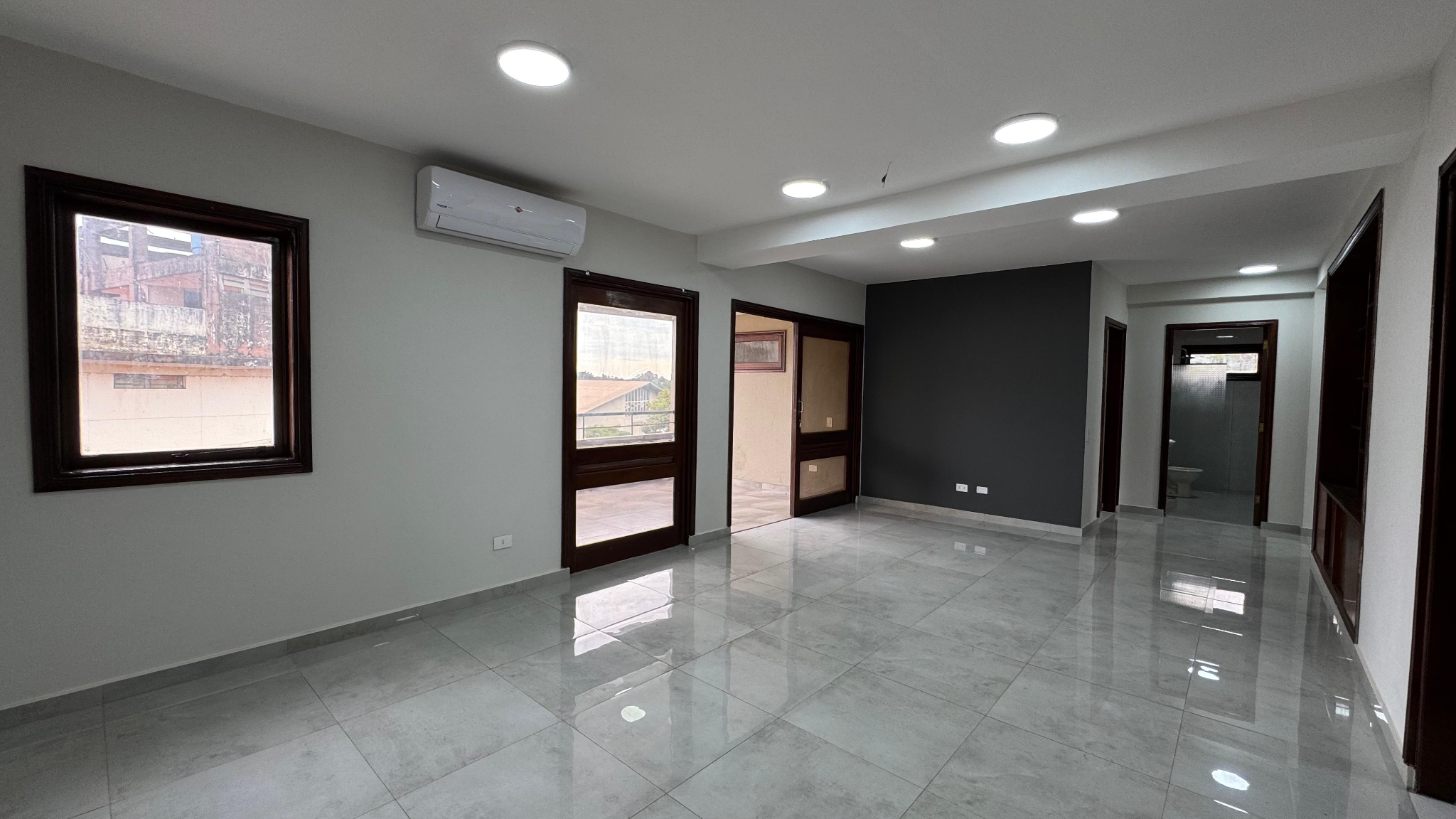 EDIFICIO EN VENTA A METROS DE LA RUTA 2 CIUDAD DEL ESTE PABLO ROJAS — foto 2