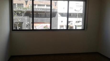 Imperdible..!! Excelente Ubicación Con Patio Exclusivo