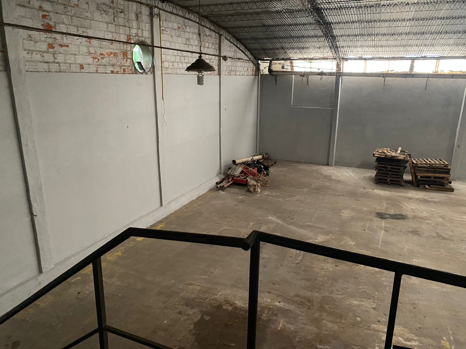 Tinglado En Madame Lynch Con 1.100 M2 Cubiertos, 300m2 Oficina, 200 M2 Libres — foto 3