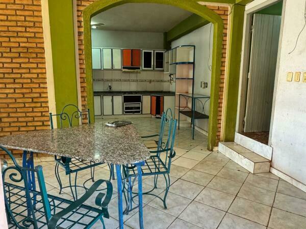 VENDO CASA EN PRESIDENTE FRANCO — foto 3