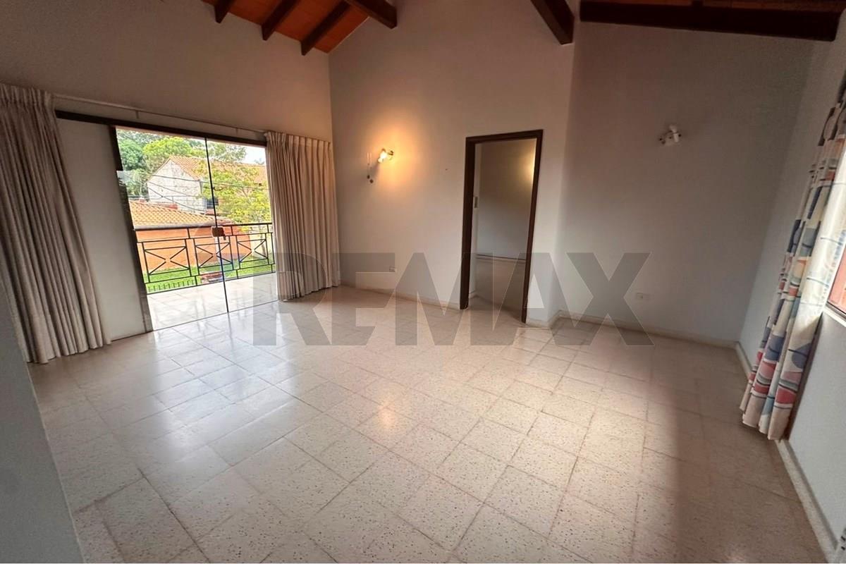 Casa - Alquiler - Lambaré, Central, Paraguay — foto 2