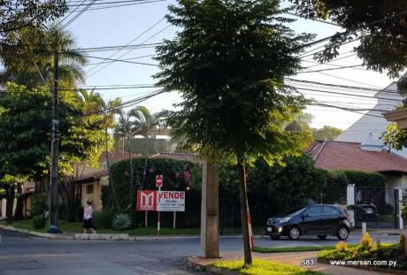 Residencia En Esquina 3 Dorm. - Zona Banco Central (583)