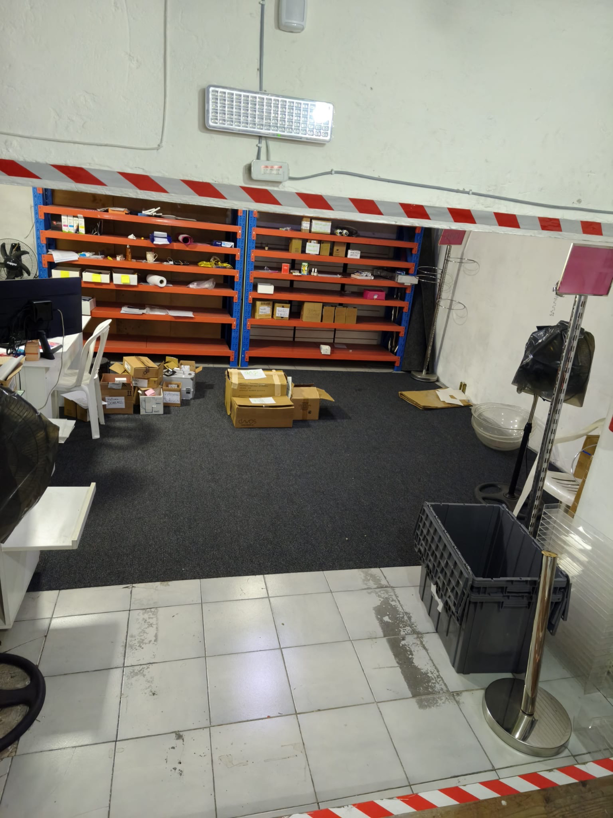 Se Alquila Local En 18 De Julio Y Roxlo, Con 107m2  Salón Más 102 M2 Depósito · Foto 8