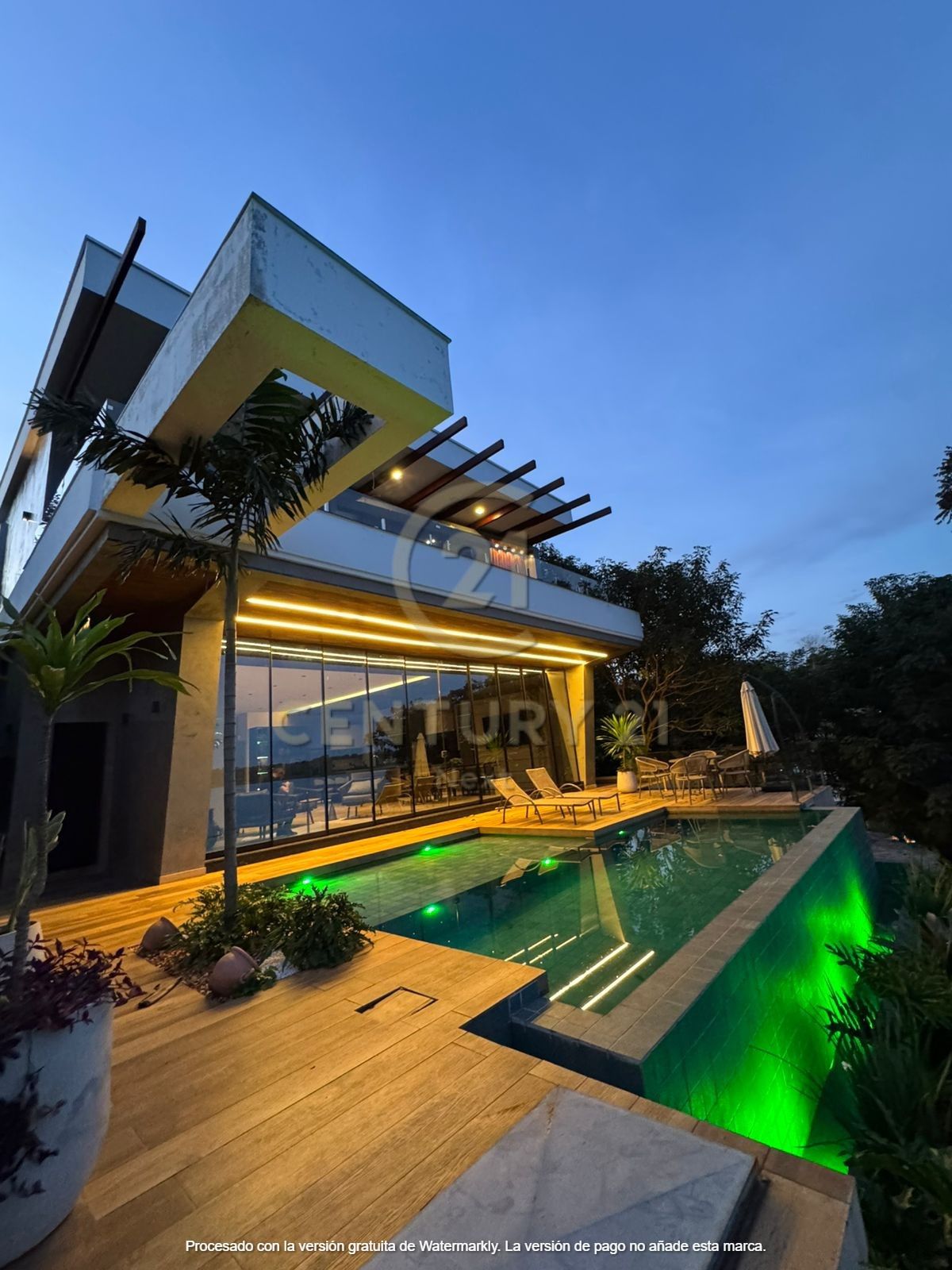 EXCLUSIVA RESIDÊNCIA DE ALTO PADRÃO À BEIRA DO RIO ACARAY – HERNANDARIAS — foto 3