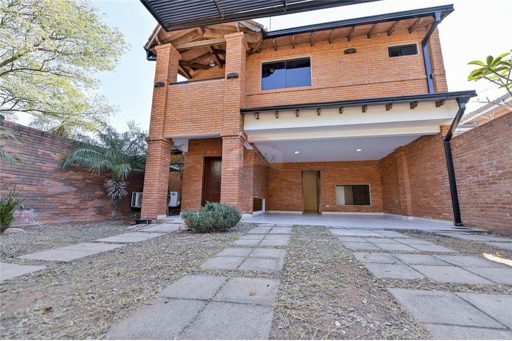 ALQUILO CASA CON PISCINA SOBRE AV. PERÓN