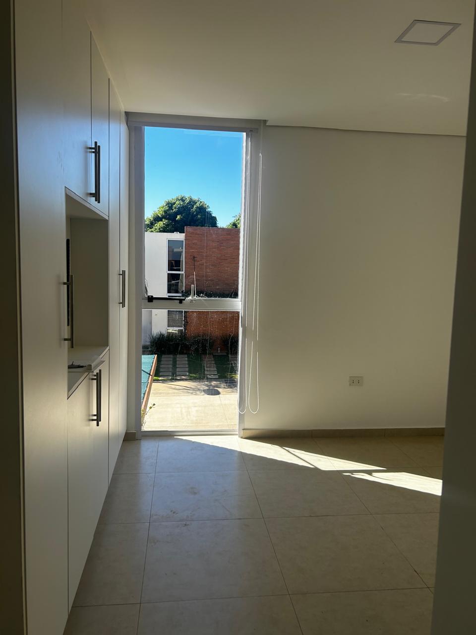 ¡Dúplex en Alquiler en Barrio Cerrado Laurelty, Luque! — foto 2
