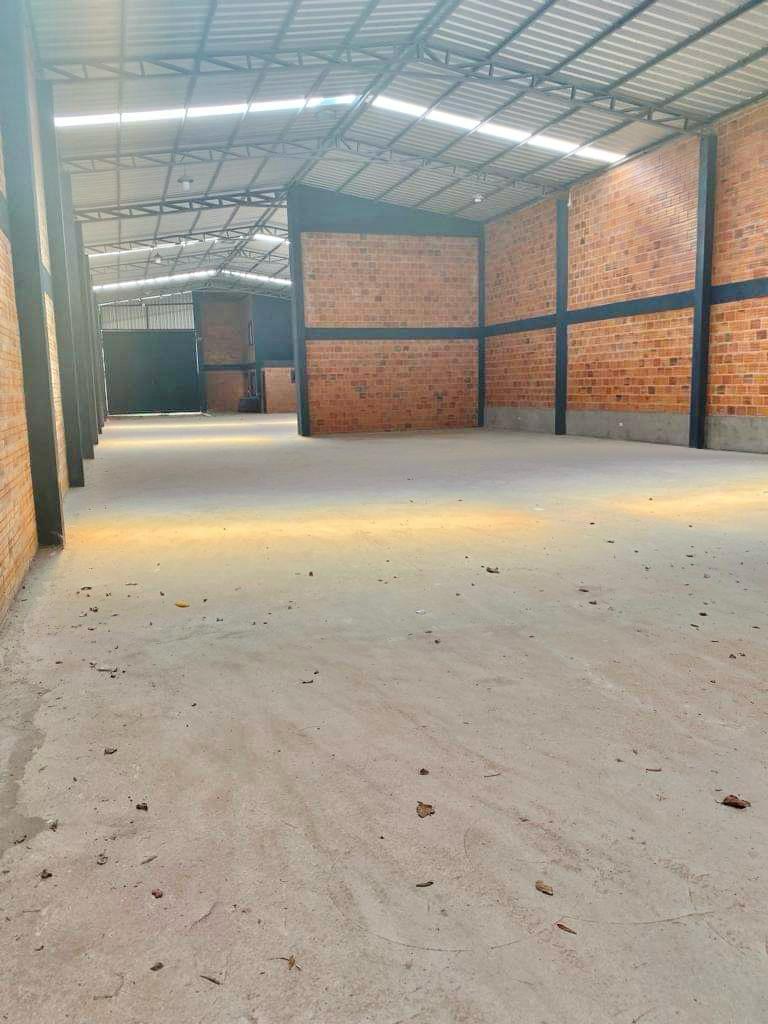 En Alquiler 2 Depósitos en Mariano Roque Alonso A096 — foto 2