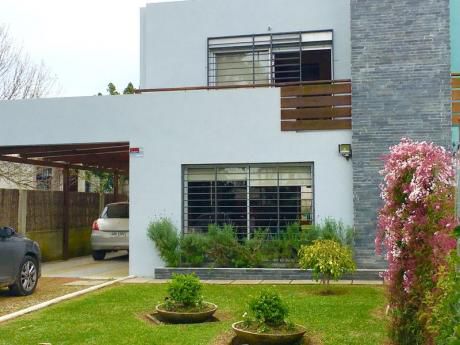 Hermosa Casa En Dos Plantas !!