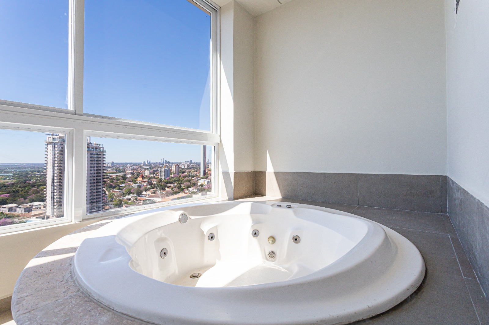 ALQUILO PENTHOUSE CON VISTA A LA BAHÍA — foto 2