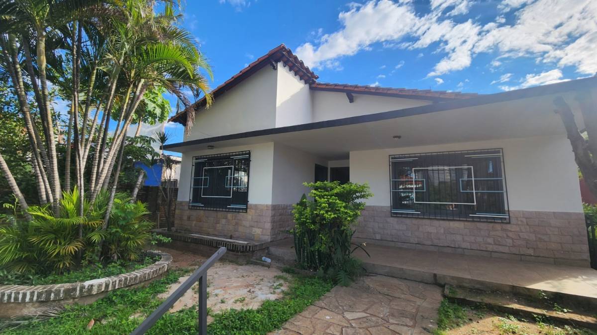 Casa en alquiler en Las Lomas
