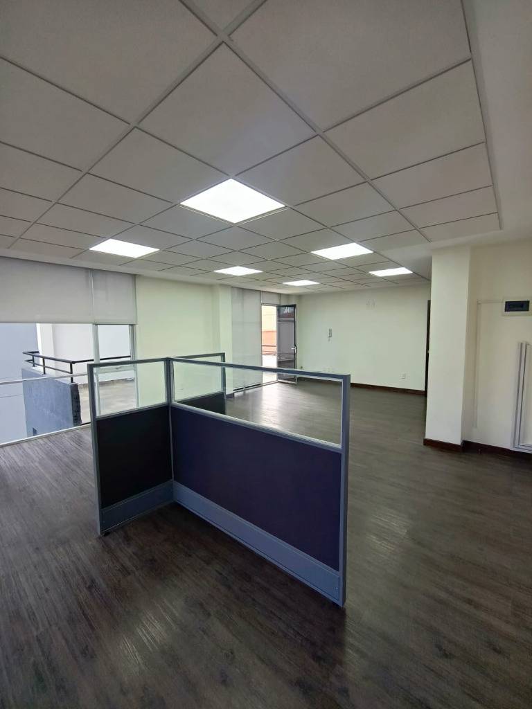 OFICINA EN ALQUILER CON TERRAZA PRIVADA – SAN MIGUEL