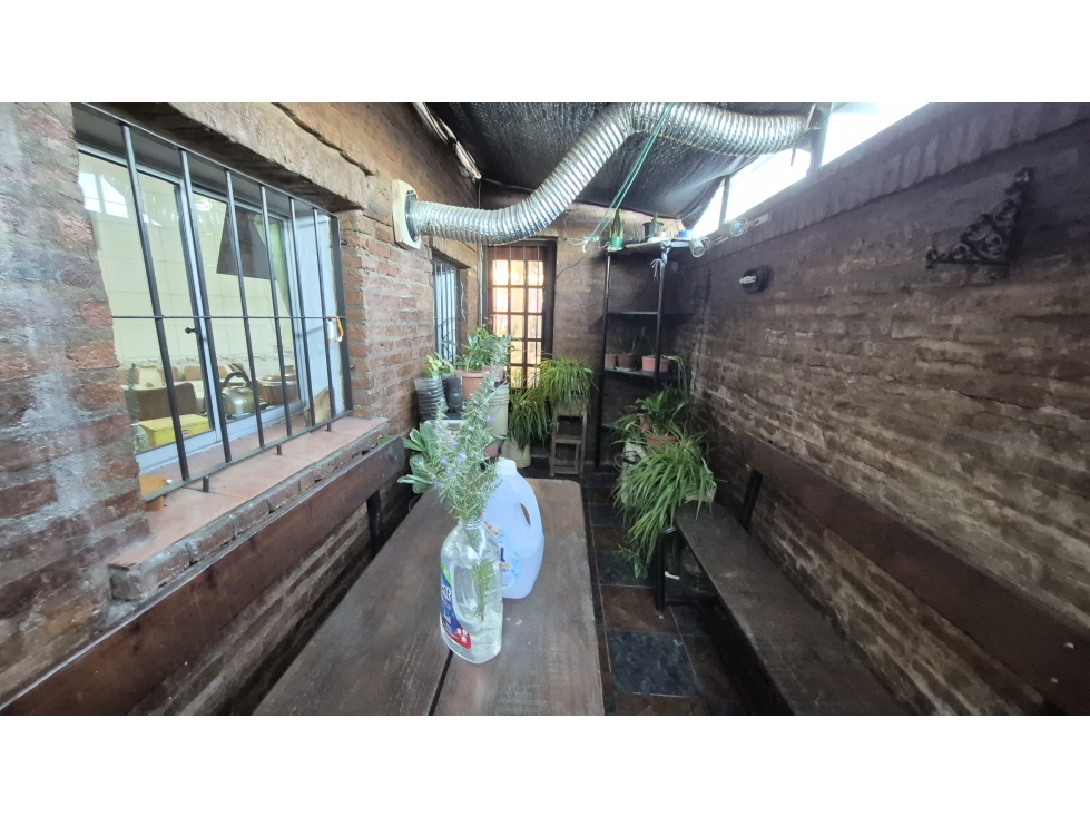 VENDE CASA 3 DORMITORIOS - ESQUINA ESTRATEGICA - RUTA 8 Y 101