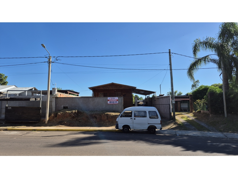 VENDE CASA DE 1 DORMITORIO CON UN TERRENO DE 576 M2 - CIUDAD DE RIVERA