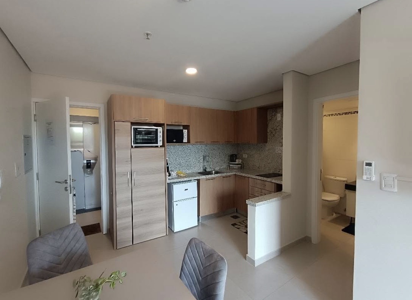 Alquilo departamento de 1 habitación Amoblado en las Mercedes Asunción — foto 3