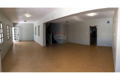 Se Alquila Residencia En Excelente Ubicación