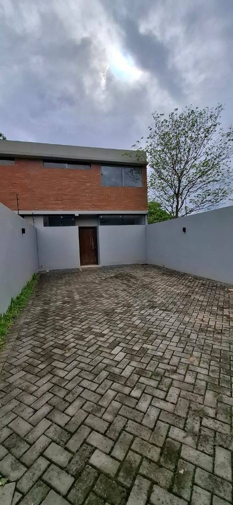 VENTA DE DUPLEX EN LUQUE - LOMA MERLO — foto 2