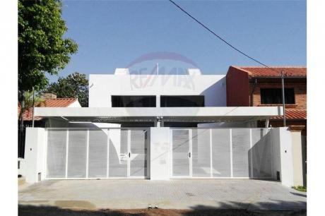 Vendo Hermoso Duplex En Itá Enramada A Cuadras De La Av. Peron