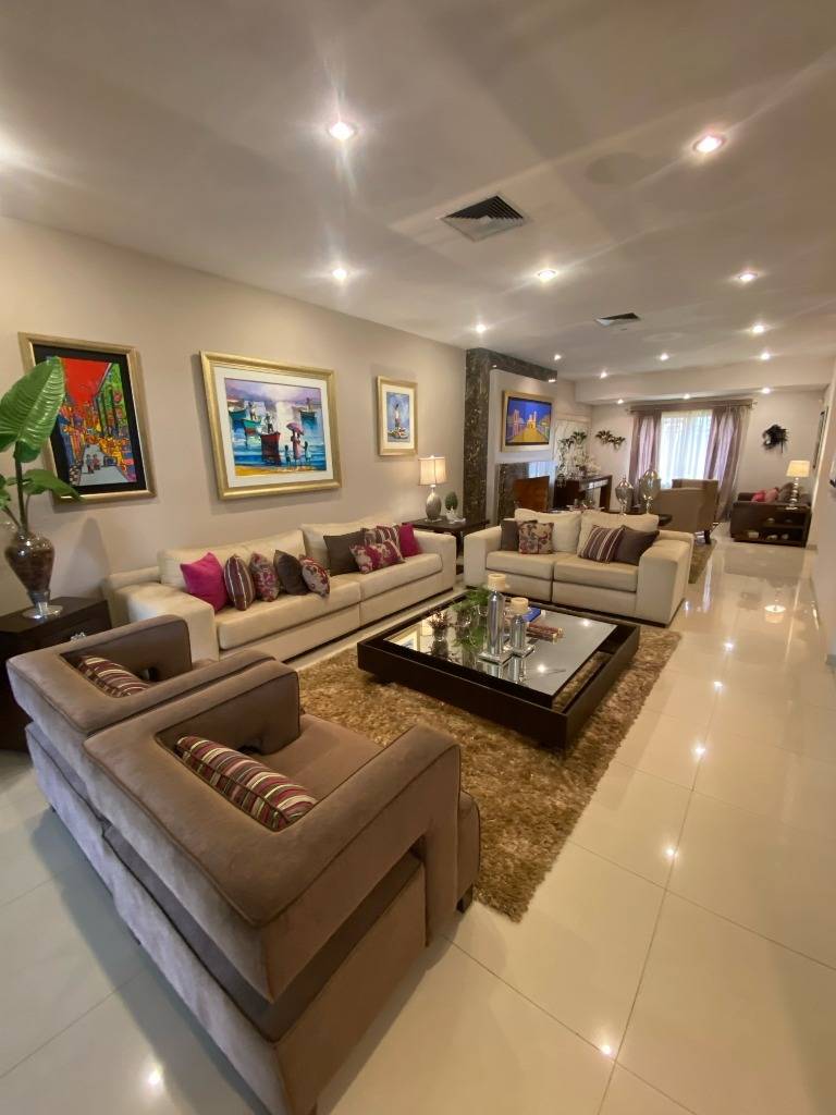 RESIDENCIA EN VENTA EN BARRIO MBURUCUYA — foto 3