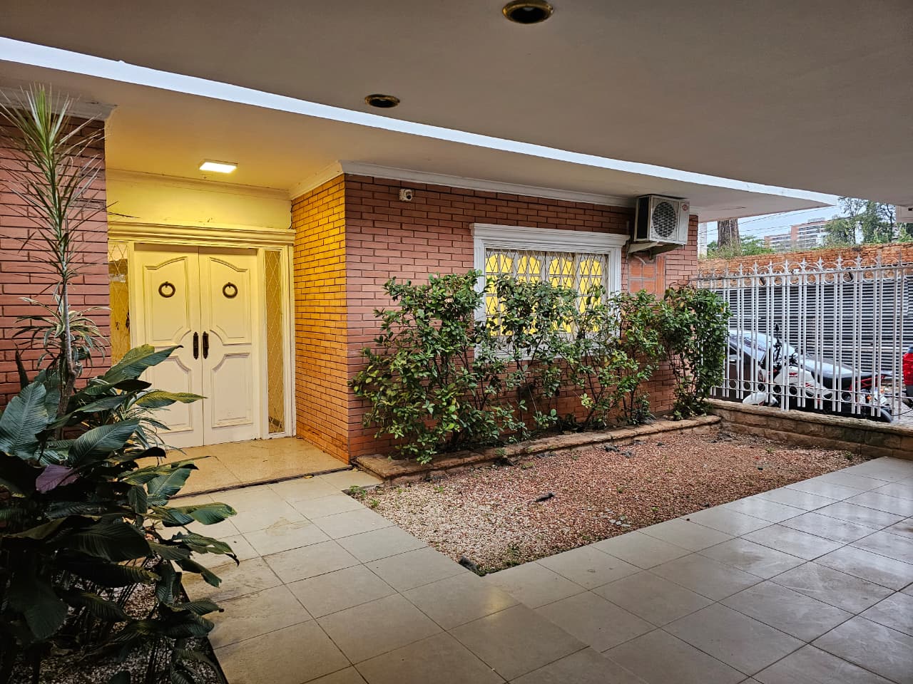 ALQUILER | RESIDENCIA / OFICINA PREMIUM – BARRIO MCAL. LÓPEZ — foto 2