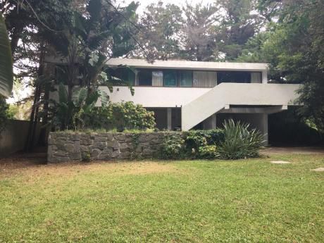 Casa Ubicada A Media Cuadra Del Mar En Zona Mansa.